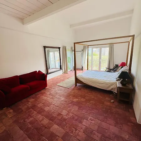 Le Petit Chateau De Ginestas